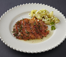 Кисло-сладкий салат из гольца с картофелем