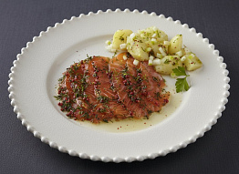 Кисло-сладкий салат из гольца с картофелем