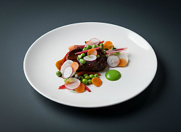 Конский язык с зеленым горошком и овощами