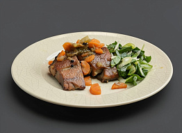 Хвост бобра с овощами в мультиварке