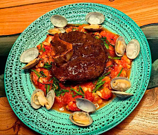 Оссобуко из лосятины с лесными грибами и можжевельником