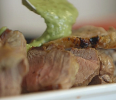 Оленина под соусом из черемши