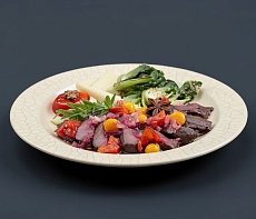 Салат с мясом страуса и физалисом