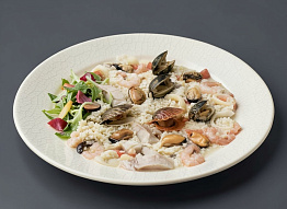 Паэлья с устрицами и другими морепродуктами