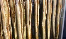 Превью Балтийский Угорь горячего копчения 600-1000 гр в в/у