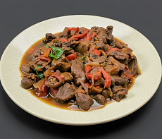 Косуля, томленая в красном вине