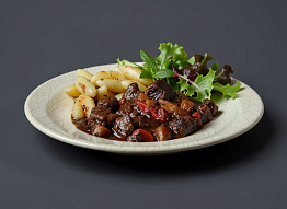 Гуляш из мяса дикого кабана