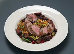 Корейка кабана в вишневом соусе со сложным гарниром