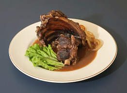 Ребра косули в винно-томатном соусе