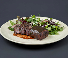 Пряная медвежатина на углях