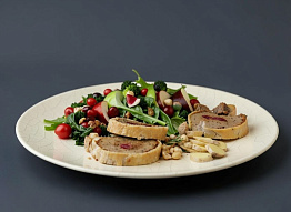 Слоеный пирог из кабана с клюквой