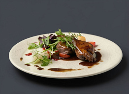 Томленая утка с яблочным пюре